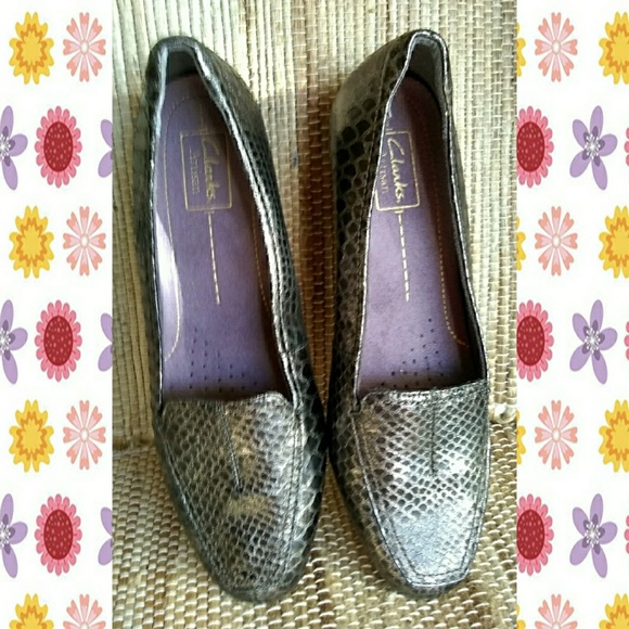 CLARKS ARTISAN SNAKE PRINT COMFORT LOAFERS - Picture 4 of 6